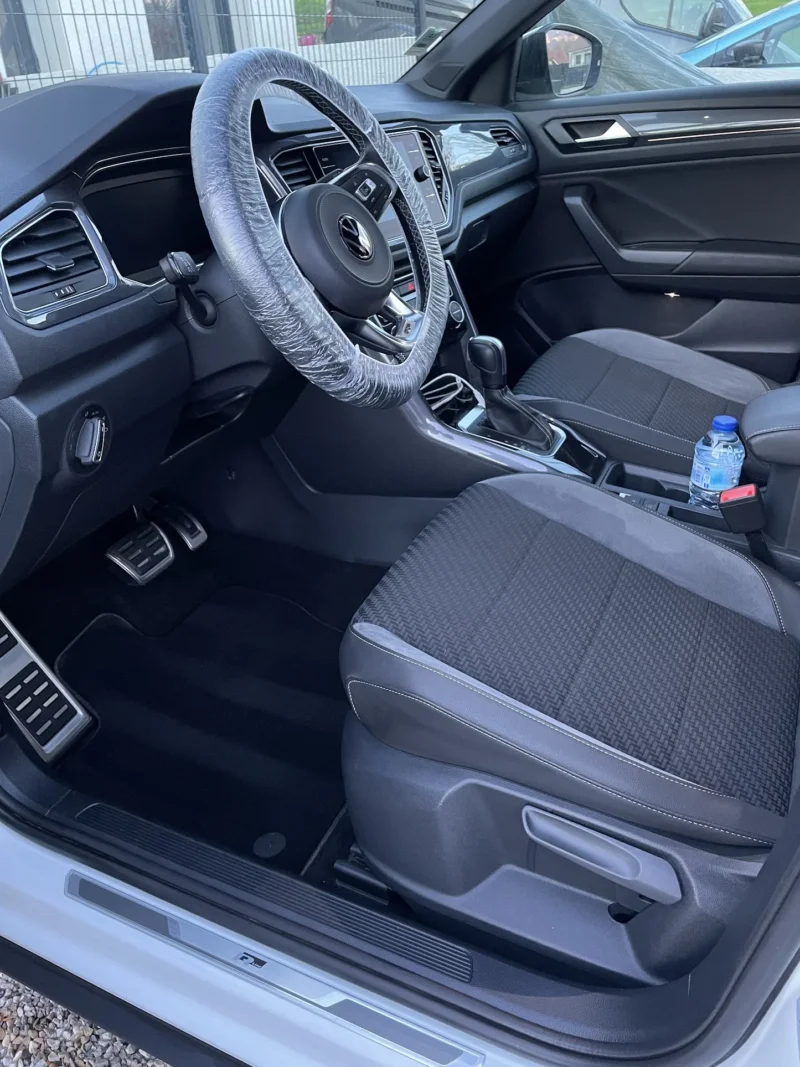 Detailing Interieur D Un Volkswagen Tiguan R Line A Meylan