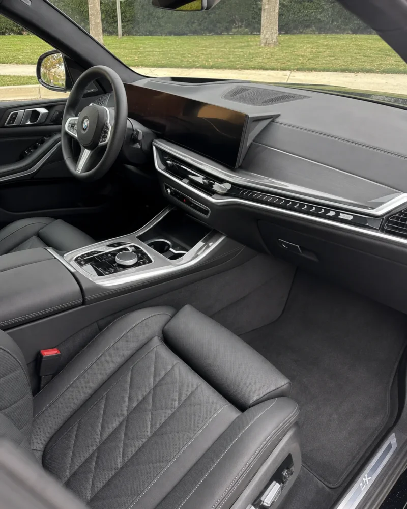 Remise au propre complète de l'habitacle d'un BMW X5 à Saint-Martin-d'Hères