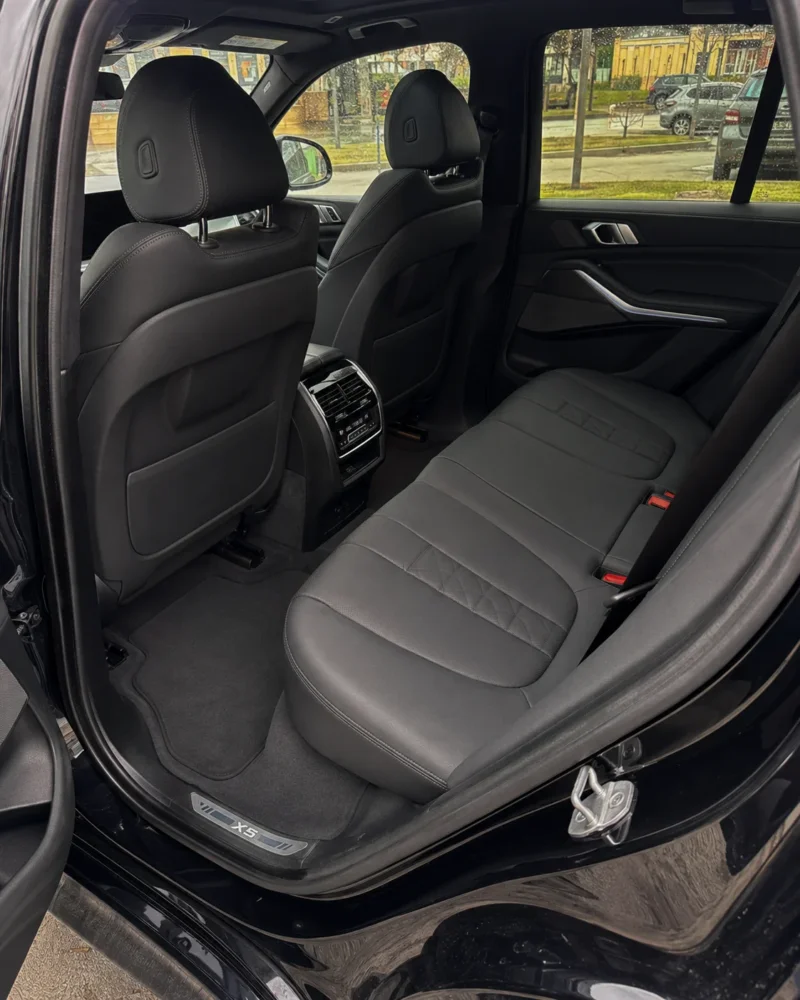 Remise au propre complète de l'habitacle d'un BMW X5 à Saint-Martin-d'Hères