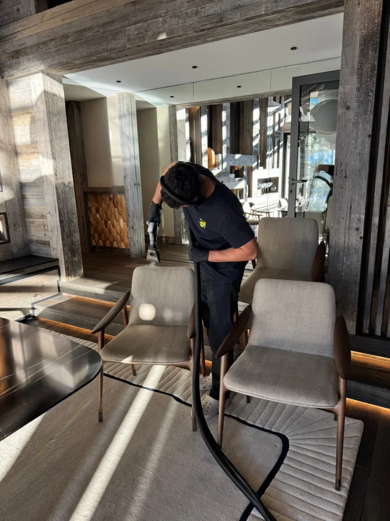 Lavage De Chaises Textiles Dans Un Chalet De Luxe A Meribel 73550 1