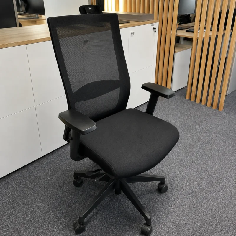 Remise à neuf des fauteuils de bureau d'une entreprise à Meylan - après