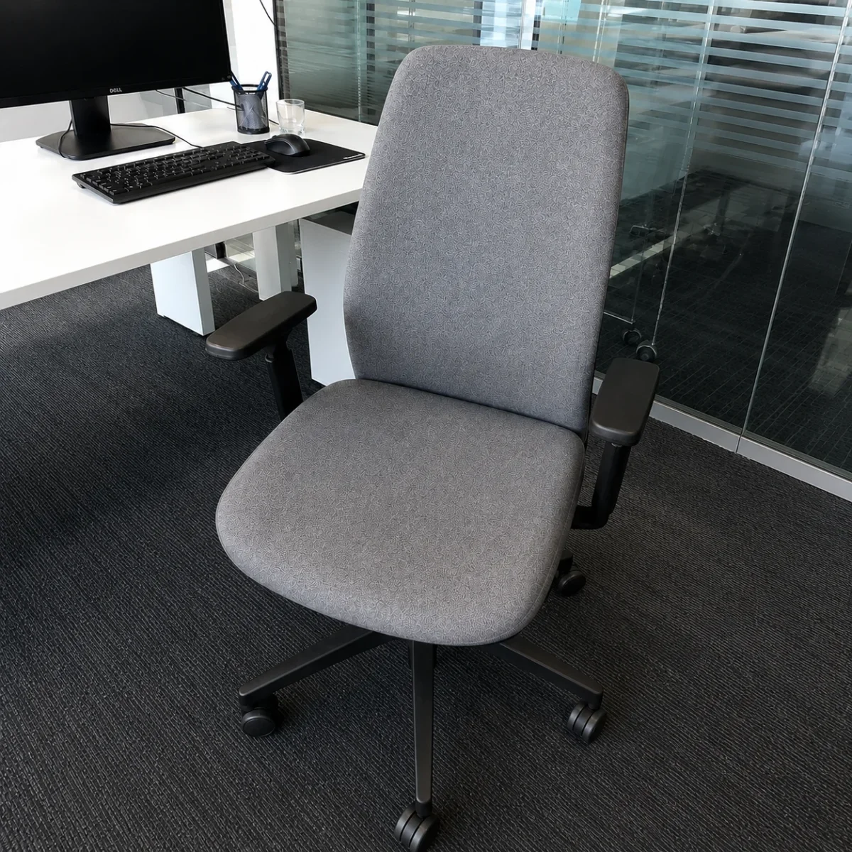 Après nettoyage - Nettoyage des chaises de bureau en tissu d&rsquo;un open space à Grenoble (38000)