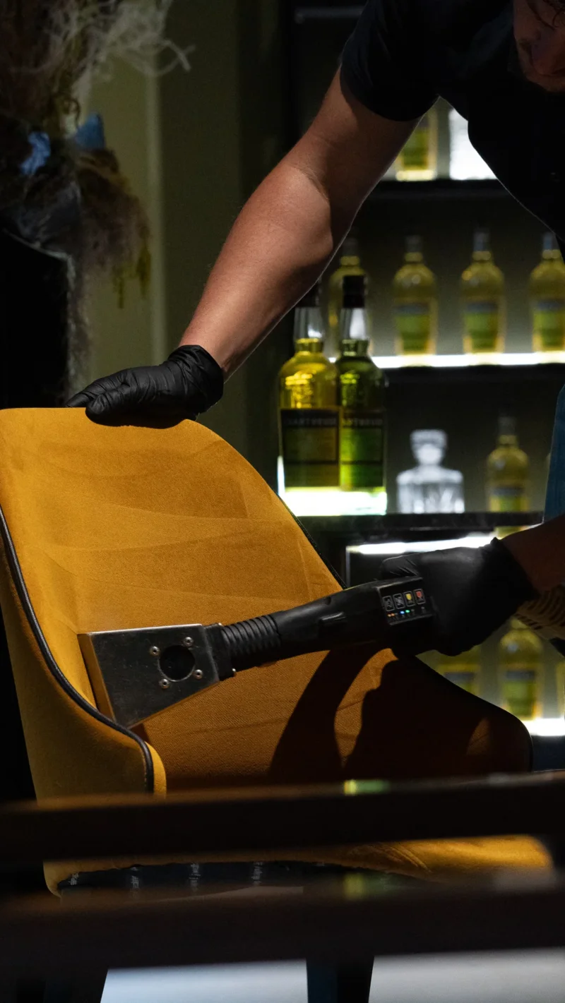 Nettoyage Des Sieges Et Fauteuils Aux Caves De La Chartreuse A Voiron 17
