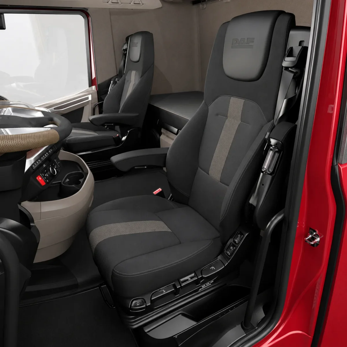Après nettoyage - Sièges d&rsquo;un camion DAF nettoyés à la vapeur à Moirans (38430)