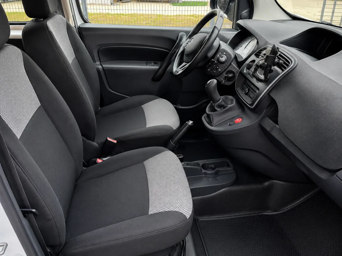 Après nettoyage - Nettoyage intérieur d&rsquo;un utilitaire Renault Kangoo à Voiron (38500)