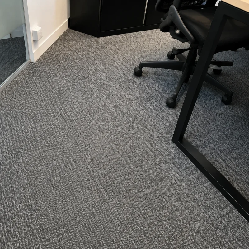 Détachage et nettoyage d'une moquette de bureau à Grenoble - après